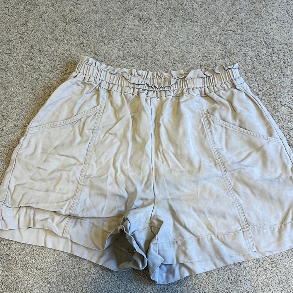 Elizabeth and James soft shorts, size M